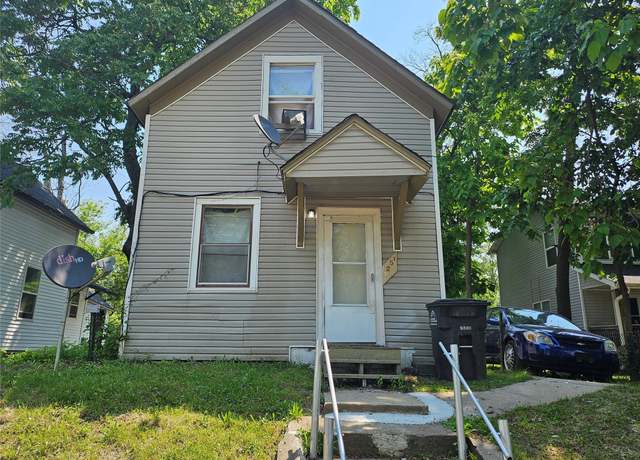 Property at 1251 10th St, Des Moines, IA 50314, 2 beds, 1 bath