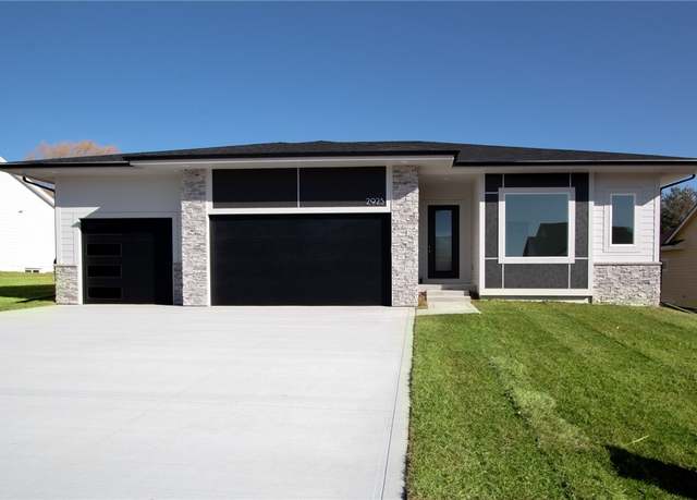 Property at 2925 NE Brentwood Cir, Grimes, IA 50111, 4 beds, 3 baths