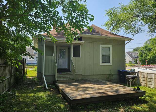 Property at 1503 13th St, Des Moines, IA 50314, 3 beds, 1 bath