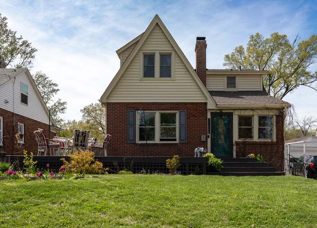 Property at 2108 36th St, Des Moines, IA 50310, 5 beds, 2 baths