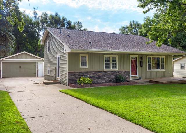 Property at 830 Linden Dr, Norwalk, IA 50211, 4 beds, 2 baths