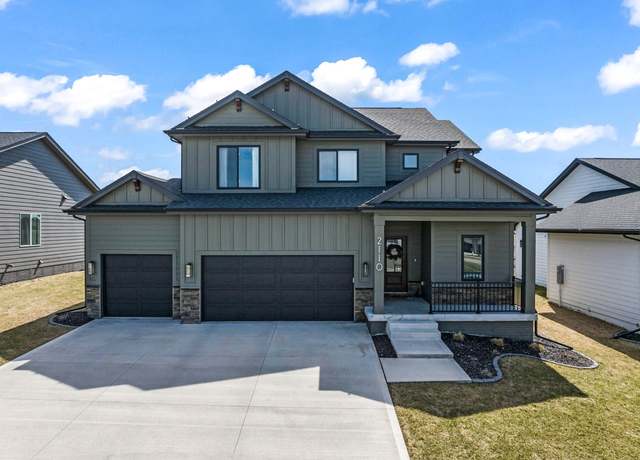 Property at 2110 Autumn Blaze Dr, Norwalk, IA 50211, 5 beds, 3.5 baths