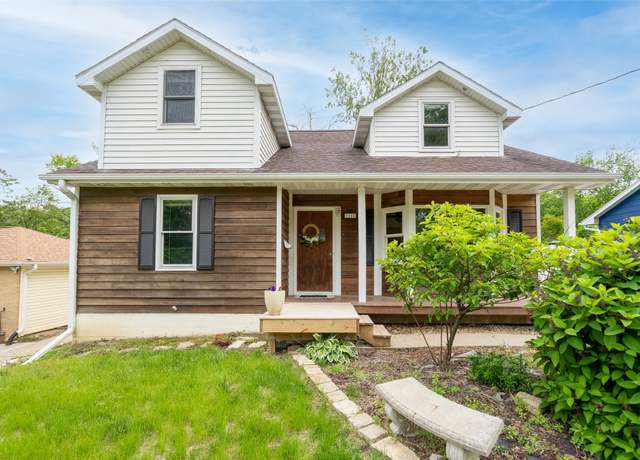 Property at 3118 Jefferson Ave, Des Moines, IA 50310, 3 beds, 3 baths