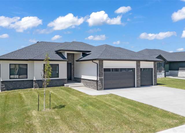 Property at 18007 Hammontree Cir, Clive, IA 50325, 6 beds, 3 baths