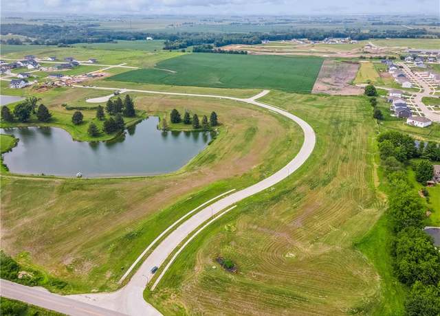 Property at 17611 Oakwood Dr, Urbandale, IA 50323