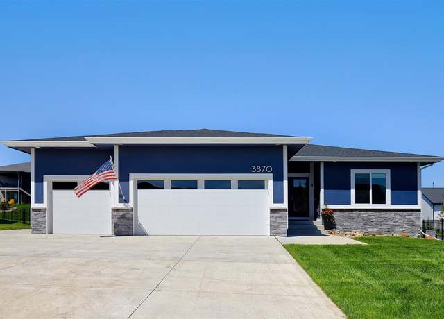 Property at 3870 Westwind Ct, Waukee, IA 50263, 4 beds, 3 baths
