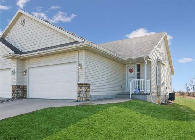 Property at 2005 E 1st Ave, Indianola, IA 50125, 3 beds, 2 baths