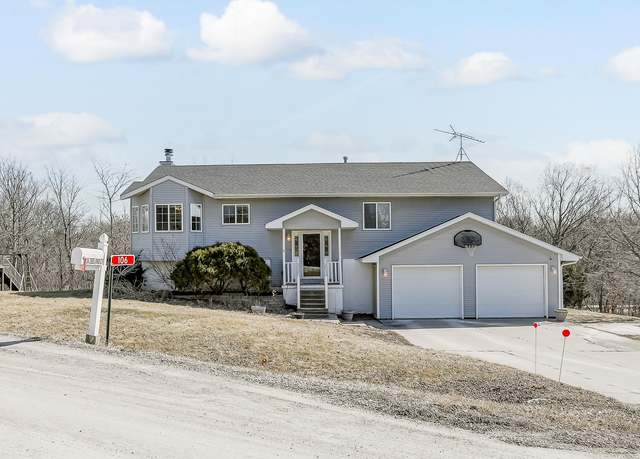 Property at 106 Zeeland Ct, Pella, IA 50219, 4 beds, 3 baths