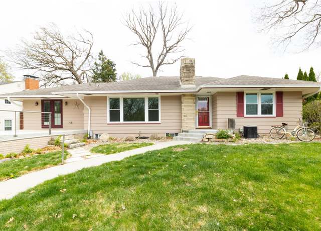 Property at 3514 Davisson Rd, Des Moines, IA 50310, 3 beds, 2.5 baths