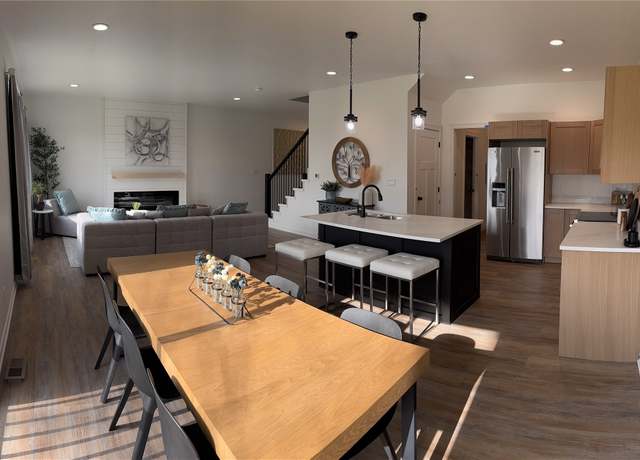 Property at 480 N Hickory Blvd, Pleasant Hill, IA 50327, 4 beds, 2.5 baths