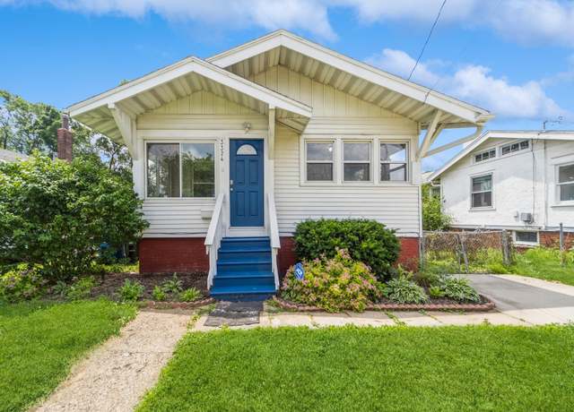 Property at 3324 Rollins Ave, Des Moines, IA 50312, 4 beds, 2 baths