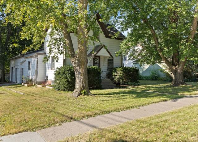 Property at 312 10th St, Ames, IA 50010, 2 beds, 2 baths