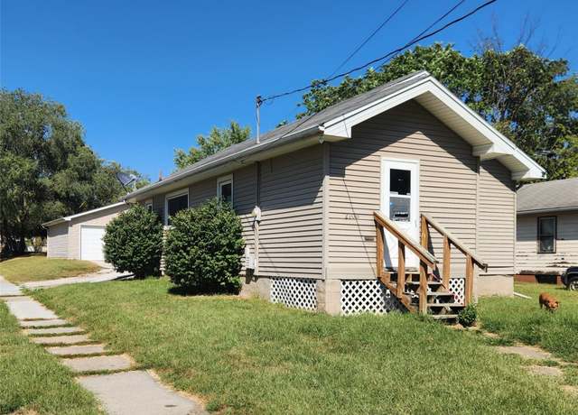 Property at 2700 Lyon St, Des Moines, IA 50317, 2 beds, 1 bath