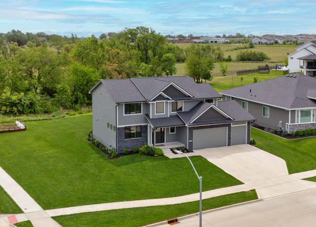 Property at 17426 Aurora Dr, Clive, IA 50325, 4 beds, 2.5 baths