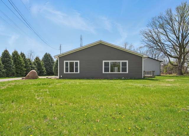 Property at 5420 NW 55th Ave, Johnston, IA 50131, 3 beds, 2 baths