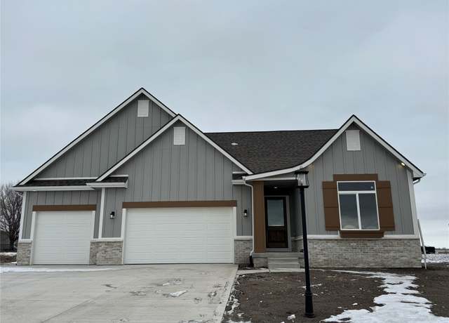 Property at 1612 Summit Cir NE, Bondurant, IA 50035, 5 beds, 3 baths