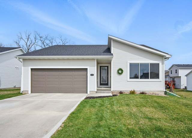 Property at 2449 River Ridge Rd, Des Moines, IA 50320, 3 beds, 2 baths
