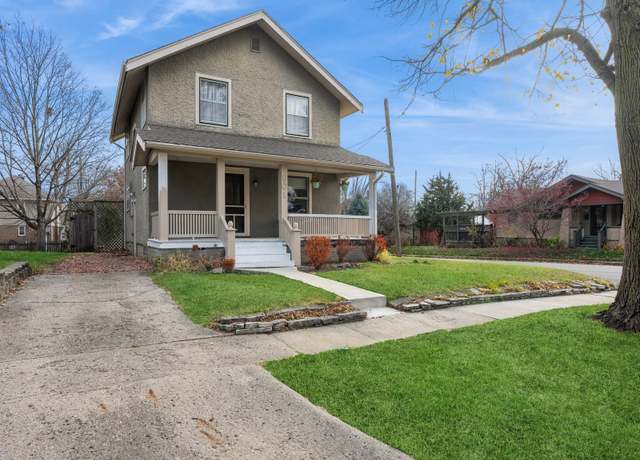 Property at 901 40th St, Des Moines, IA 50312, 3 beds, 1.5 baths