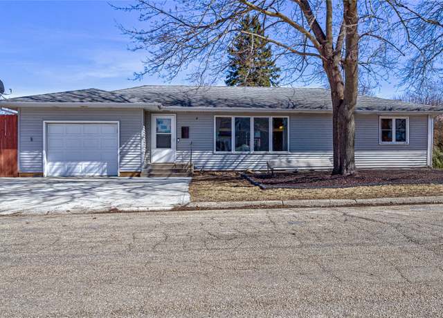 Property at 303 3rd Ave NE, State Center, IA 50247, 3 beds, 2 baths