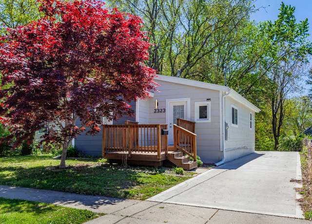 Property at 2323 Maple St, Des Moines, IA 50317, 2 beds, 1 bath