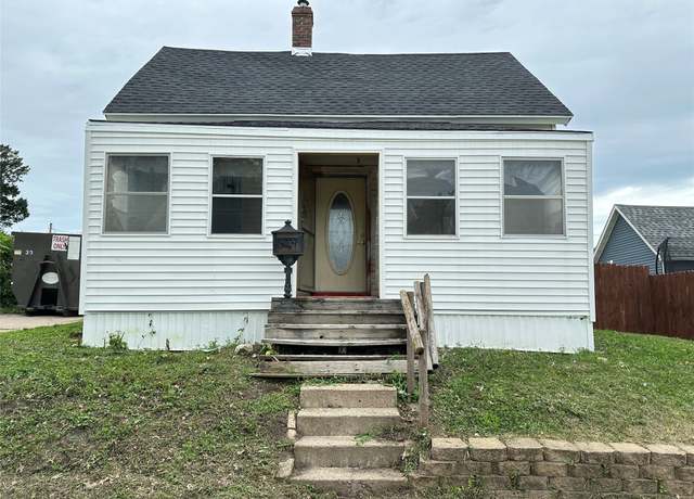 Property at 303 S 4th St, Marshalltown, IA 50158, 2 beds, 1 bath