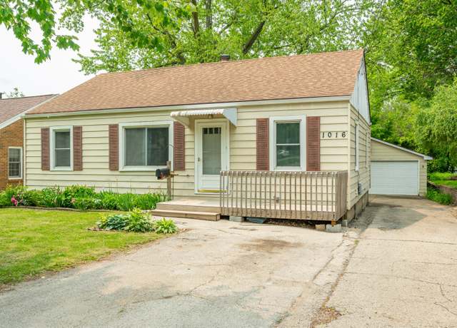 Property at 1016 65th St, Windsor Heights, IA 50324, 3 beds, 1.5 baths