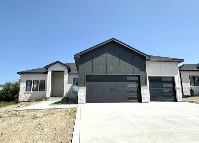 Property at 14505 Persimmon Dr, Urbandale, IA 50323, 5 beds, 4 baths