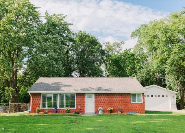 Property at 2660 E Payton Ave, Des Moines, IA 50320, 2 beds, 1 bath