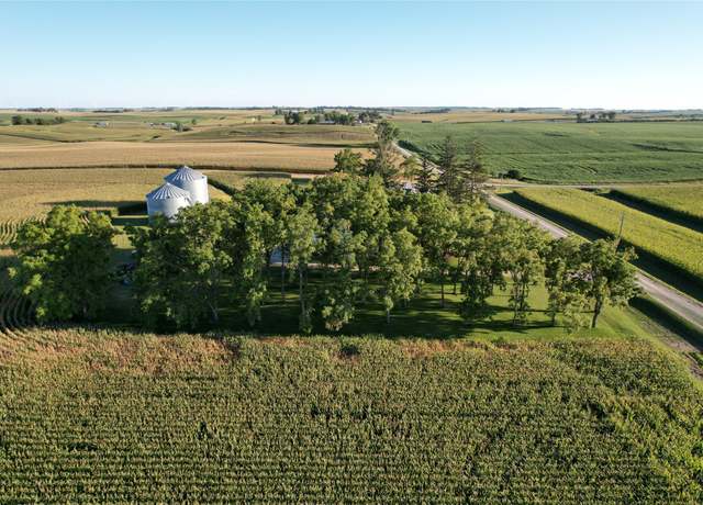 Property at 4093 70th St, Grinnell, IA 50112, 6 beds, 4.5 baths