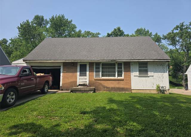 Property at 7306 SW 12th St, Des Moines, IA 50315, 4 beds, 1 bath