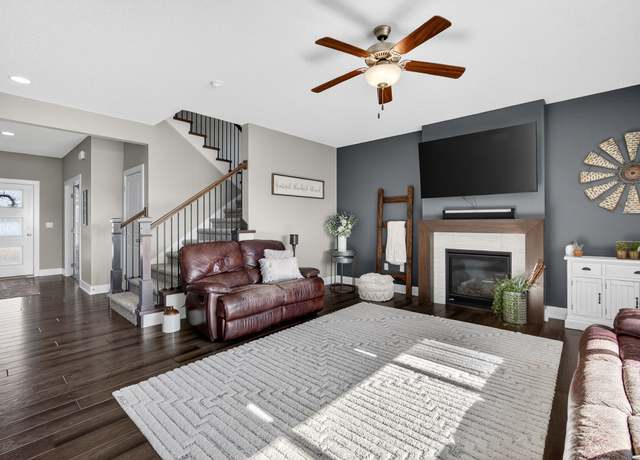 Property at 5519 165th St, Urbandale, IA 50323, 4 beds, 3.5 baths