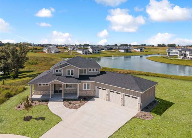 Property at 4644 176th St, Urbandale, IA 50323, 6 beds, 4.5 baths