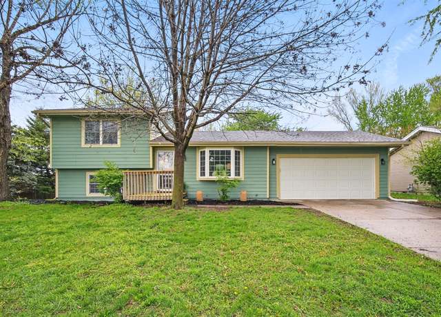 Property at 100 10th St SE, Bondurant, IA 50035, 3 beds, 1.5 baths