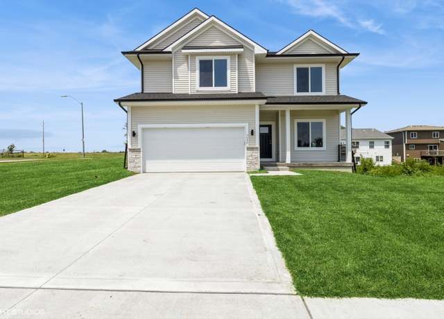 Property at 7046 SE 7th Ave, Pleasant Hill, IA 50327, 4 beds, 2.5 baths