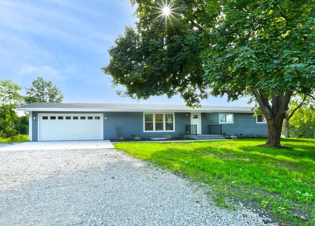 Property at 2310 Country Club Rd, Indianola, IA 50125, 3 beds, 2.5 baths