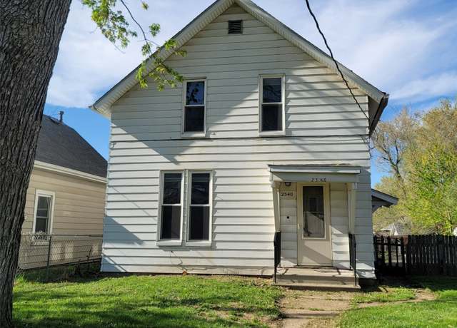 Property at 2540 Capitol Ave, Des Moines, IA 50317, 3 beds, 2 baths