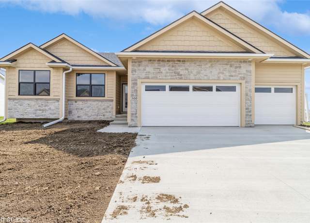 Property at 300 NW Ashley Ave, Waukee, IA 50263, 3 beds, 2 baths