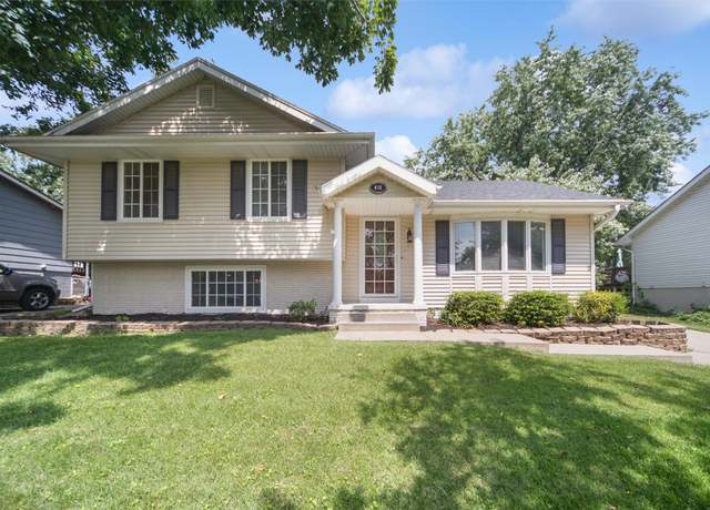 Property at 448 Scandia Ave, Des Moines, IA 50315, 3 beds, 2 baths