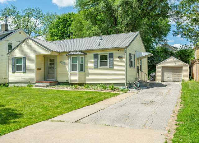 Property at 2326 E 11th St, Des Moines, IA 50316, 3 beds, 1 bath