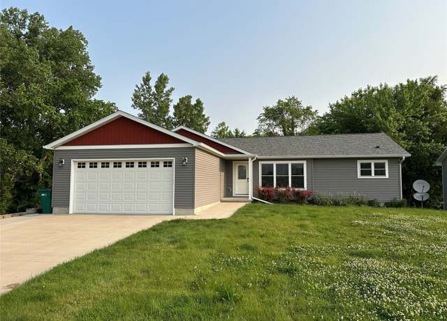 Property at 701 E Madison St, Winterset, IA 50273, 3 beds, 2 baths