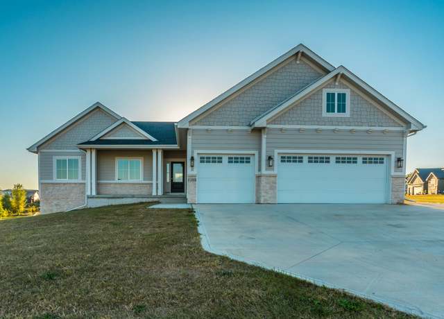 Property at 1202 20th Ave SE, Altoona, IA 50009, 4 beds, 3 baths