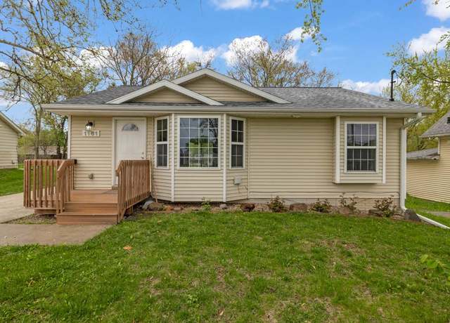 Property at 1161 Bundy St, Des Moines, IA 50315, 4 beds, 3 baths