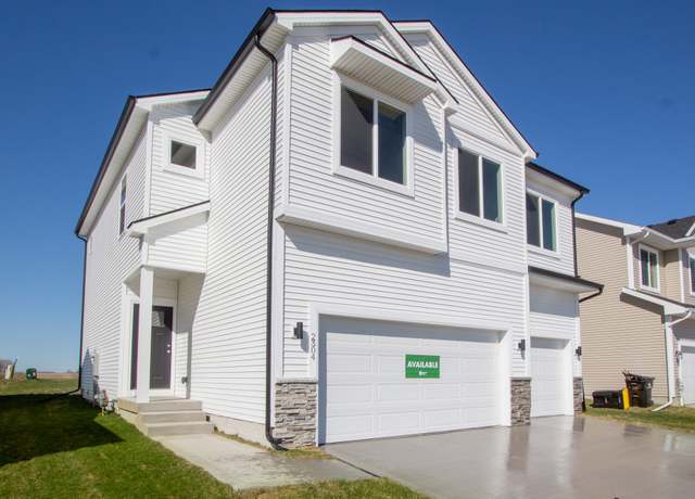 Property at 2304 Chan Dr, Adel, IA 50003, 4 beds, 2.5 baths