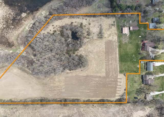 Property at 999 Mcgregor Dr, Knoxville, IA 50138, 6 beds, 3 baths