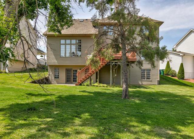 Property at 8004 Wilden Dr, Urbandale, IA 50322, 4 beds, 2.5 baths