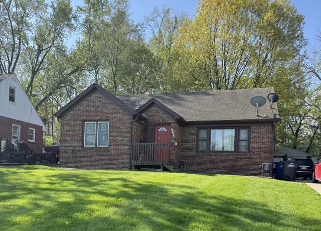Property at 5820 Urbandale Ave, Des Moines, IA 50322, 3 beds, 2 baths