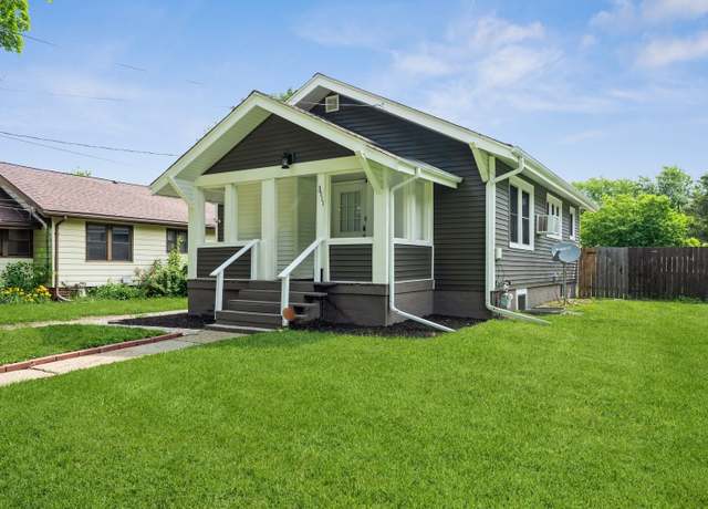 Property at 3511 SW 13th St, Des Moines, IA 50315, 3 beds, 2 baths