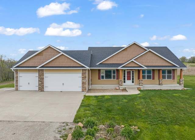 Property at 14091 85th Ave, Indianola, IA 50125, 5 beds, 3 baths