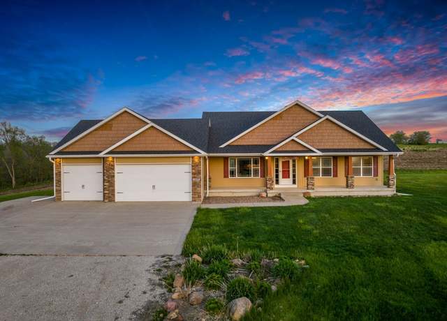 Property at 14091 85th Ave, Indianola, IA 50125, 5 beds, 3 baths