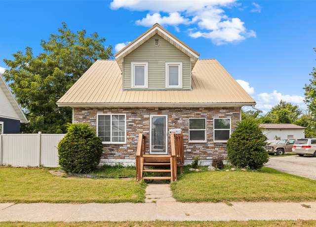 Property at 207 S 4th St, Marshalltown, IA 50158, 3 beds, 1 bath